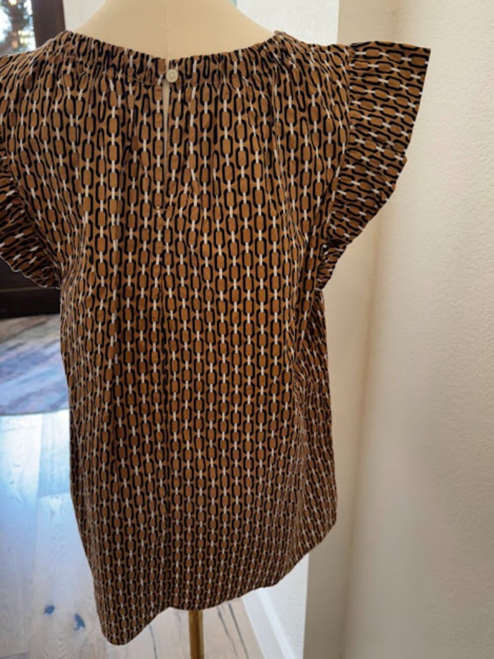 LOFT Geometric Print Flutter Sleeve Blouse (Style: 766074), Size Large - Picture 6 of 6